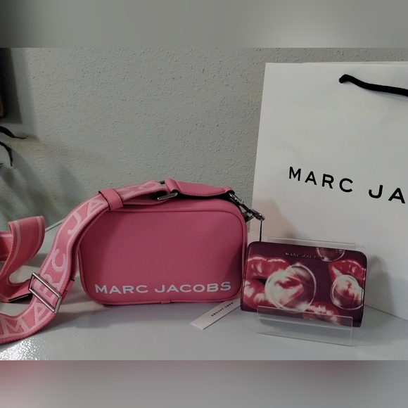 Marc Jacobs Wallet Limited Edition "Hot Lips" Valentine Collection - Picture 5 of 16